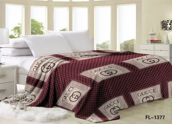 Gucci 600x434 - Плед мікрофібра велсофт ТМ Софія 240х220 см диз. Гуччі
